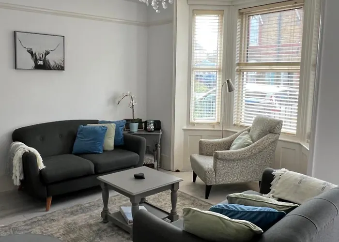 Sea Salt Cottage - Mins To Beach & Shops Dog Friendly